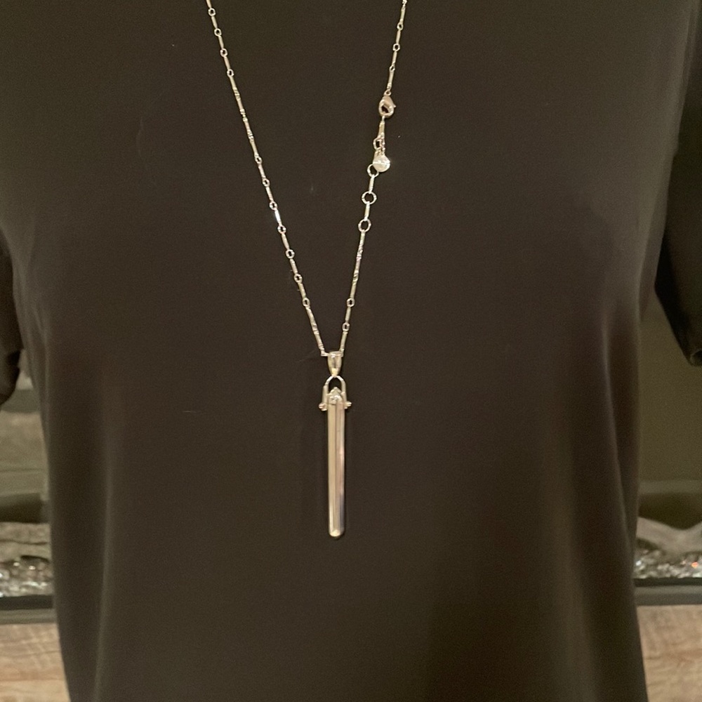 Stella and dot long pendant necklace